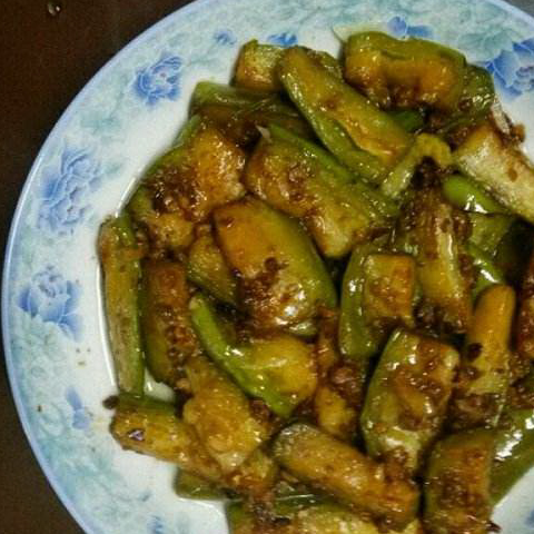 炒茄子时，别只给茄子焯水，试试“这方法”，茄子好吃还不油腻