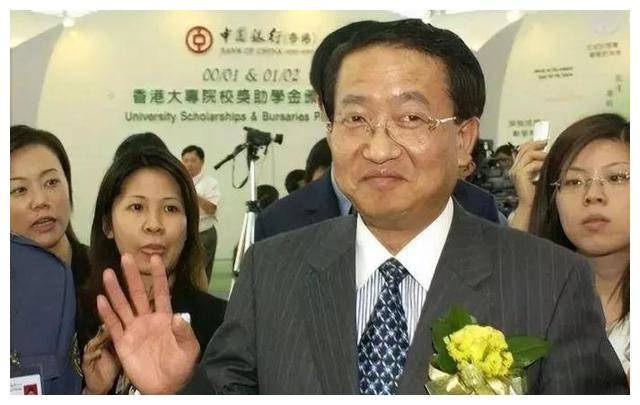 曾是“世界十大杰出青年”，掌权后玩起权色交易，终被送上断头台