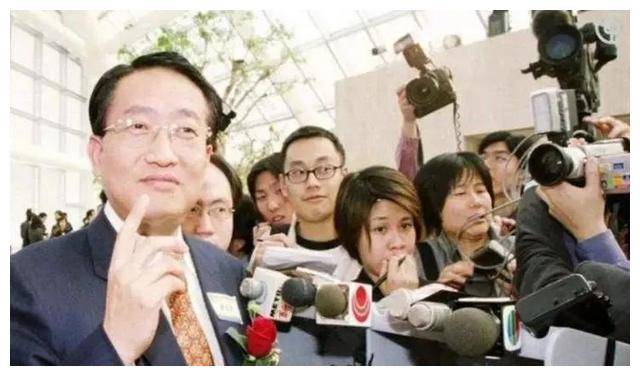 曾是“世界十大杰出青年”，掌权后玩起权色交易，终被送上断头台